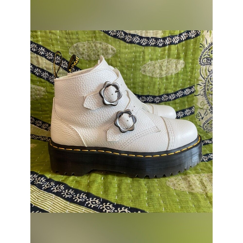Dr. Martens White Devon Flower Buckle Leather Platform Boots Size UK 7/ US 9 - Picture 3 of 13
